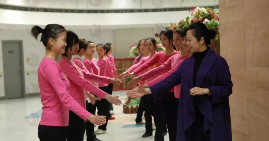 张艺谋《金陵十三钗》演员形体仪态导师:14节极简体态修炼课,教你快速提升女人味